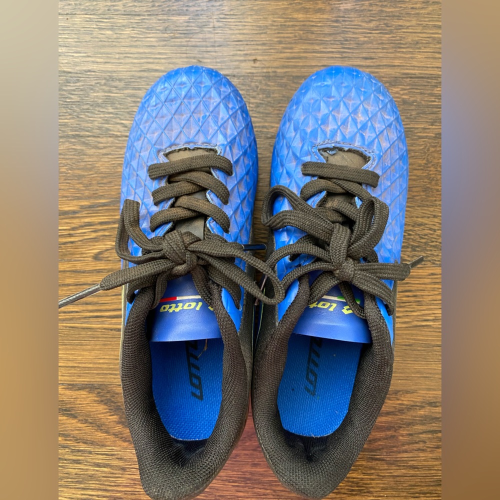 Used Lotto kids soccer cleats size 13